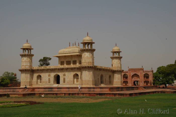Itimad-ud-Daulah&rsquo;s tomb