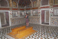Margaret at Itimad-ud-Daulah&rsquo;s tomb