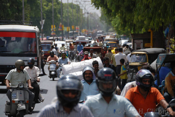 Traffic approaching Badi Chaupar, Jaipur