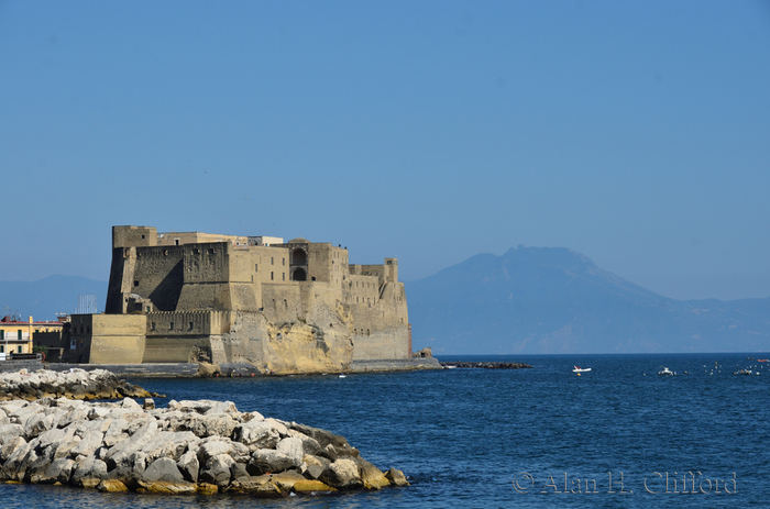 Castel dell&rsquo;Ovo